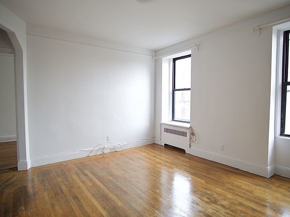 3rd image of 340 Bedford Ave #2R