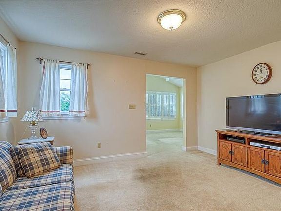 2nd image of 5007 Whispering Pines Ln
