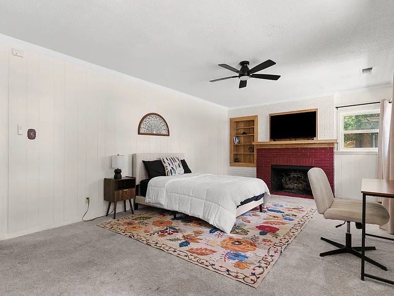 1505 N Riverside Dr — Photo 12