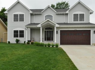 6153 S 40th St, Greenfield, WI 53221