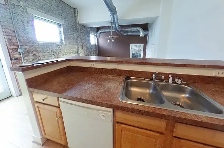 302 N Goshen St #200 — Photo 2