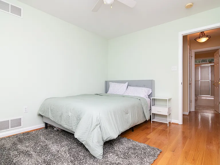 104 Drexel Ct — Photo 3