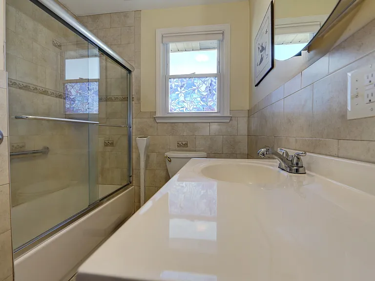 361 N Richmond Ave — Photo 17