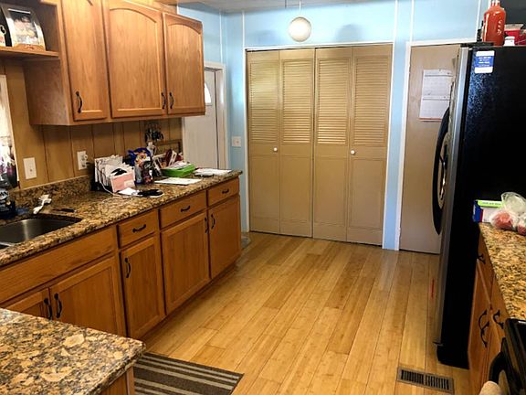5th image of 3951 Voorne St