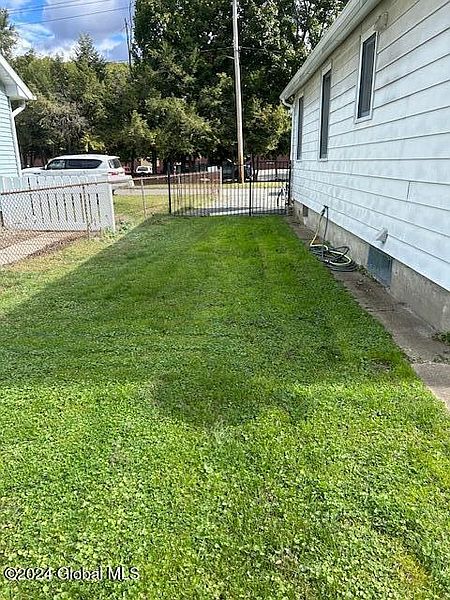 4th image of 143 8th Avenue