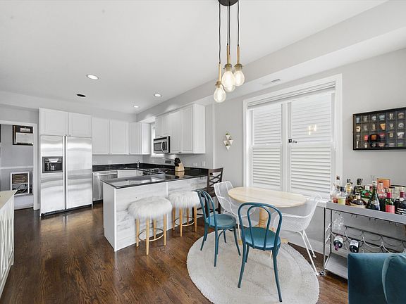 3rd image of 1016 W George St #2