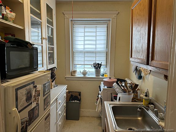3rd image of 65 Woodstock Ave #5