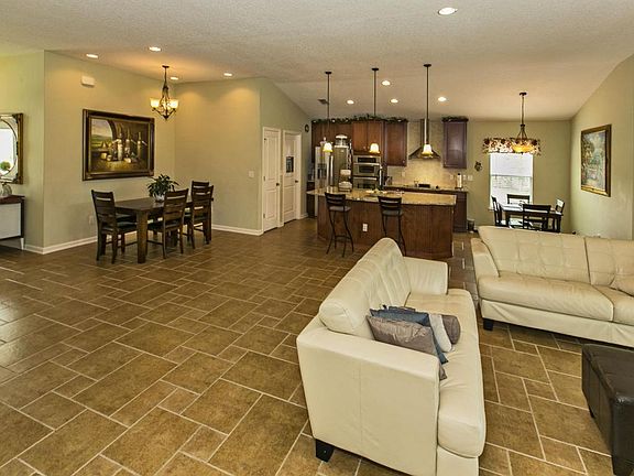 4th image of 324 N Bellagio Dr