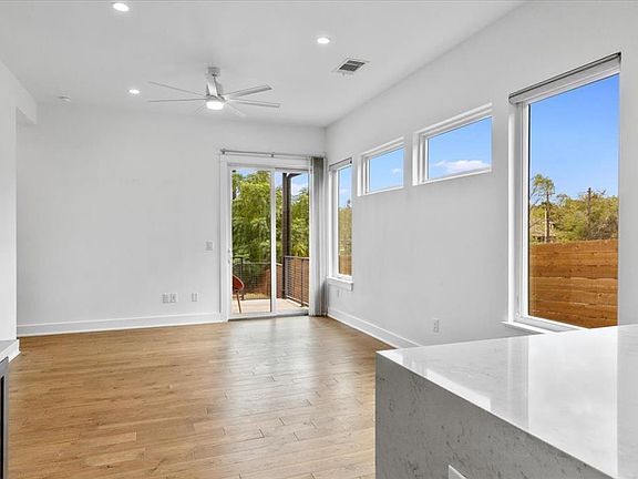 4th image of 4020 Valley View Rd #A
