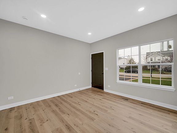 5th image of 2261 Rebecca Cir