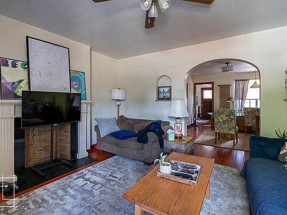 3rd image of 1440 Summit St Unit 1440