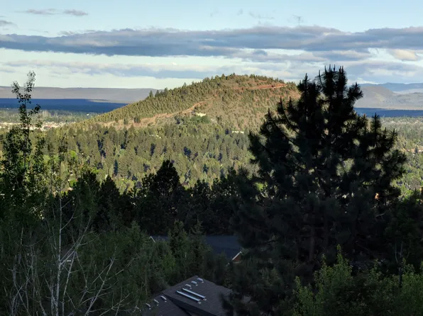 3050 NW Colonial Dr, Bend, OR 97703