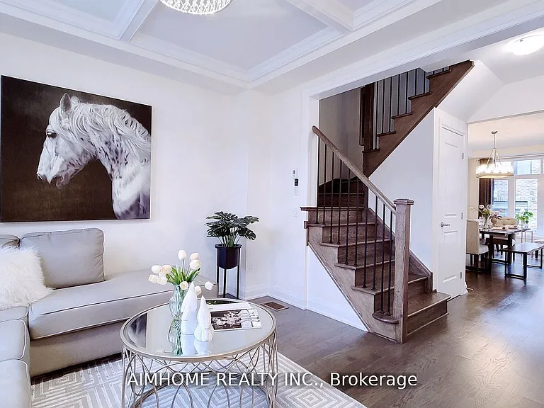 45 Duncombe Ln — Photo 3