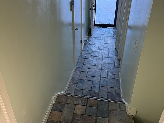 4th image of 37910 Aurora Rd