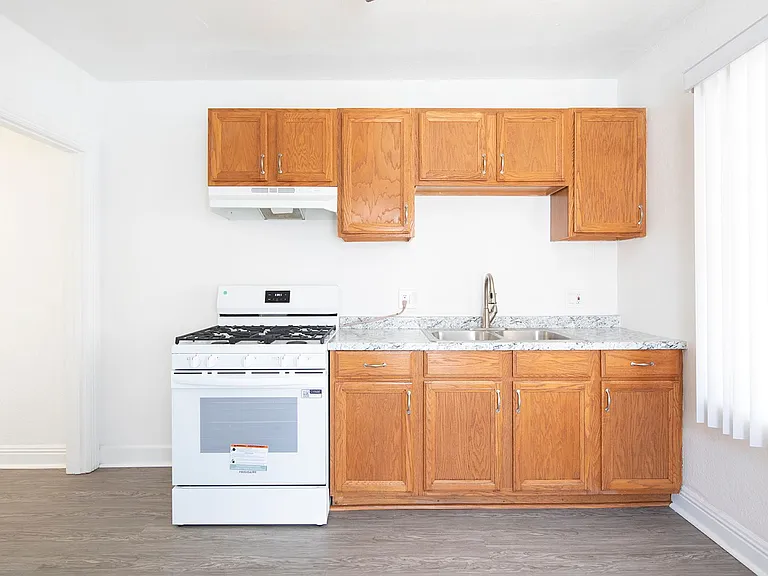 Del Oro Apartments — Photo 4