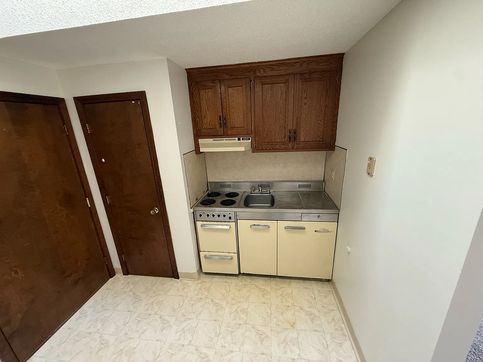 Studio, $1,050 — Photo 2