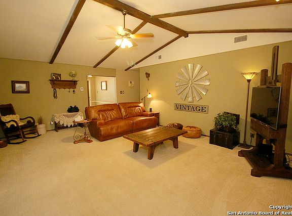 3rd image of 1718 Autumn Woods St