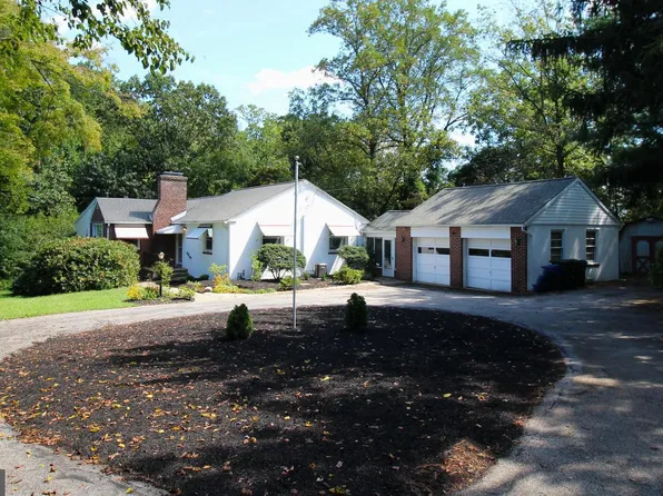 2867 Woodland Rd, Abington, PA 19001