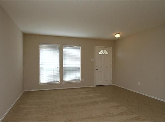 2nd image of 1423 Lochstone Dr