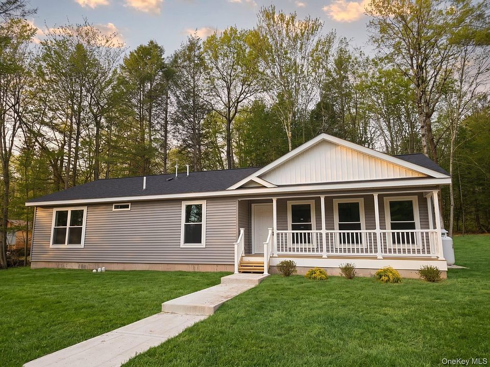 1st image of 45 Pinehurst Drive W