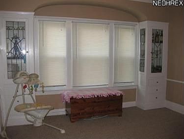 4th image of 1524 Larchmont Ave