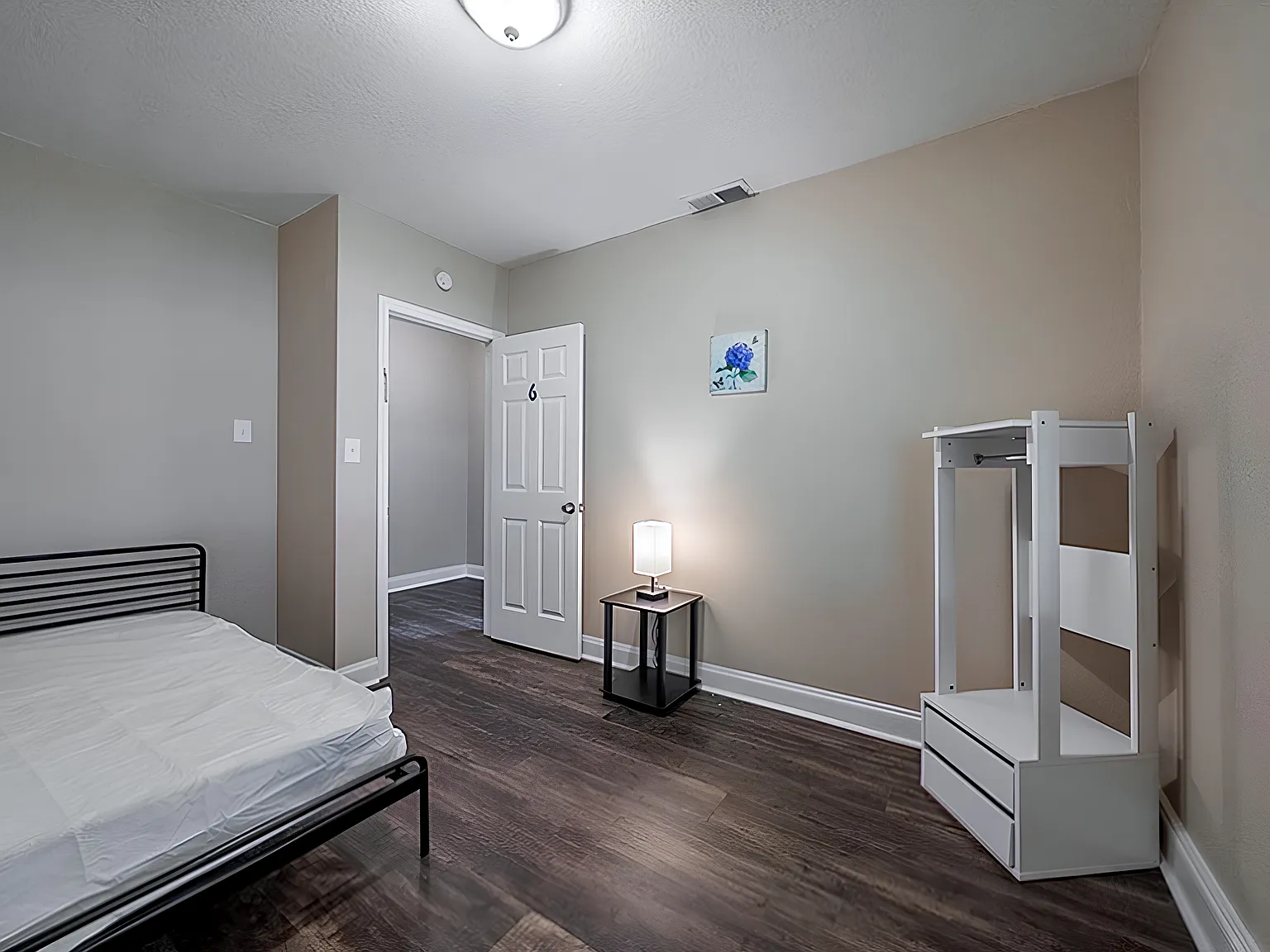 4 bed, 2.0 bath, 1315 sqft, $602 — Photo 1