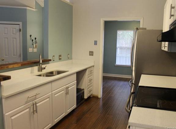 4th image of 5823 Country Walk Dr
