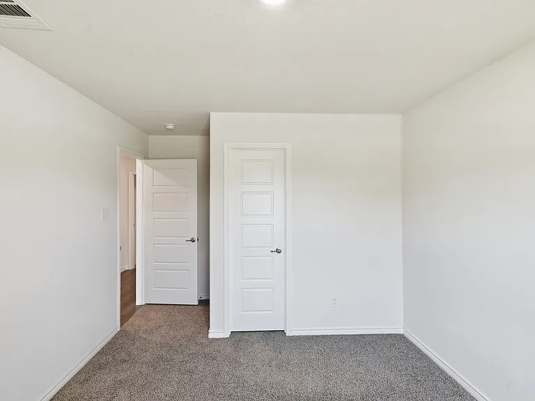 415 Boston Rd — Photo 19