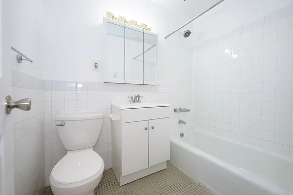 Rented by Buchbinder & Warren | media 18