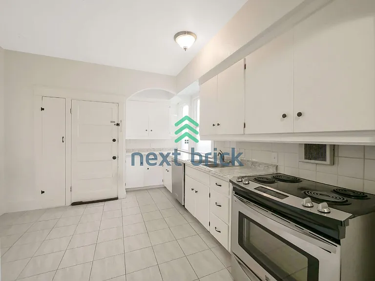 3615 Colby Ave — Photo 7