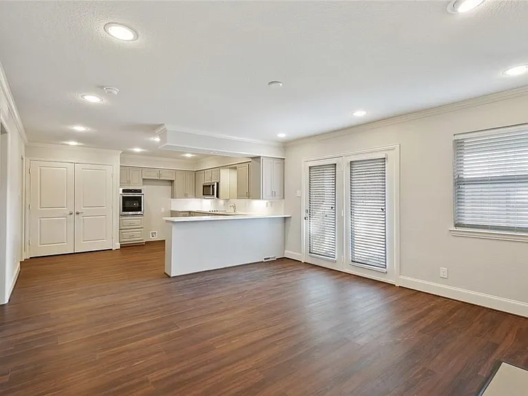 9015 Villa Park Cir — Photo 14