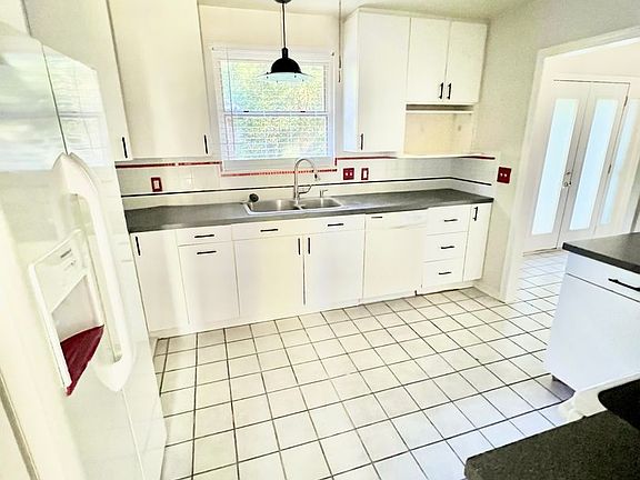 4th image of 2814 Vann Cir