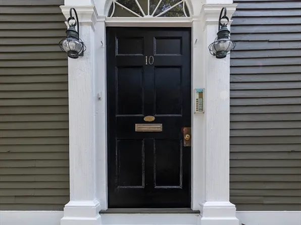 10 Andrew St APT 2A, Salem, MA 01970