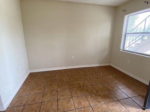 4th image of 1030 W Walnut St #101