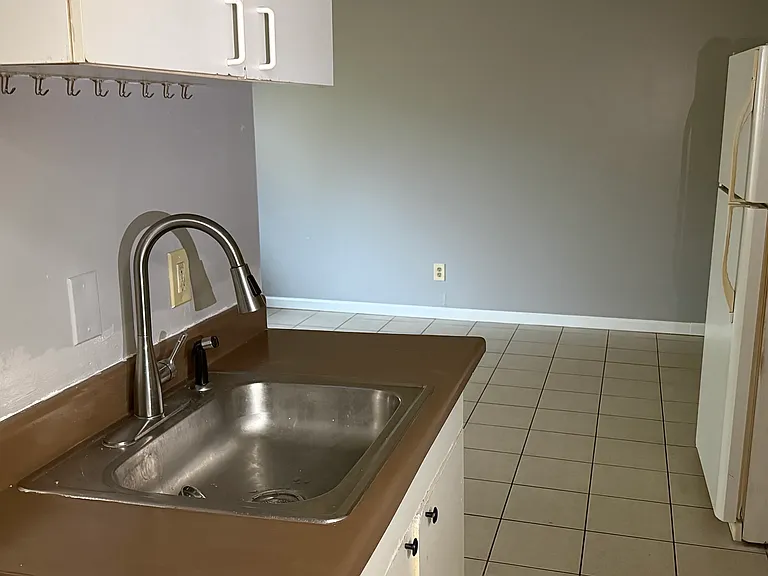 1264 E Main St #5 — Photo 2