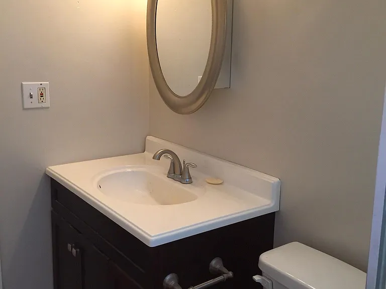 Bed 2 / Hall bath