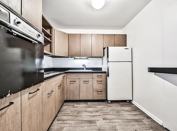 5th image of 3550 N Lake Shore Dr APT 305