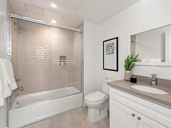 3rd image of 667 N Wilton Pl #408