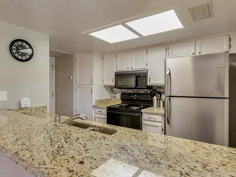 9315 W Morrow Dr — Photo 3