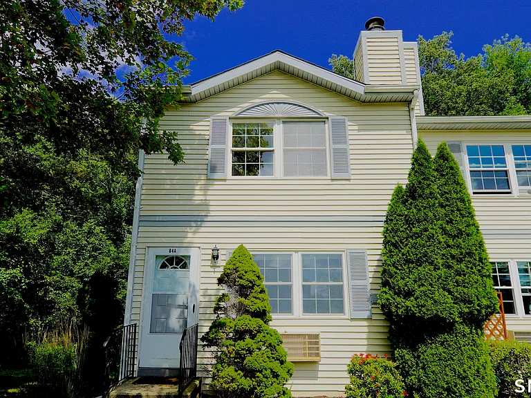 64 Crystal Ln #A — Photo 3