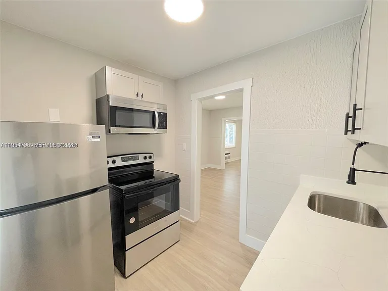 1836 Dewey St #2 — Photo 10