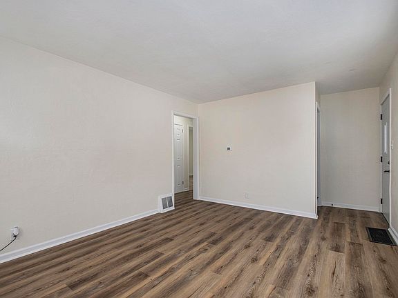 4th image of 4610 W Linden Ave