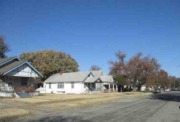 Exterior Neighborhood (street photo)