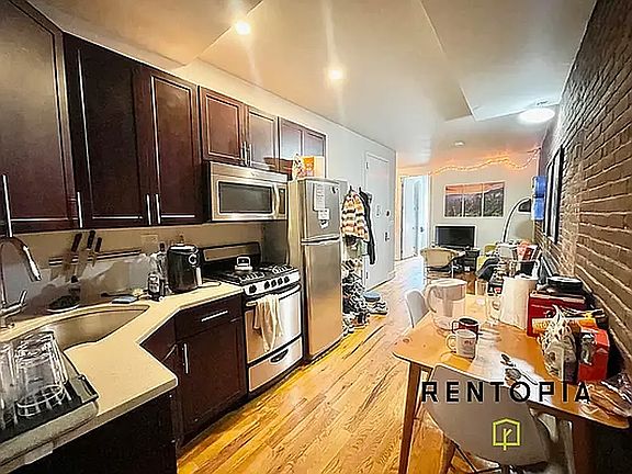 2nd image of 161 Maujer St #302A