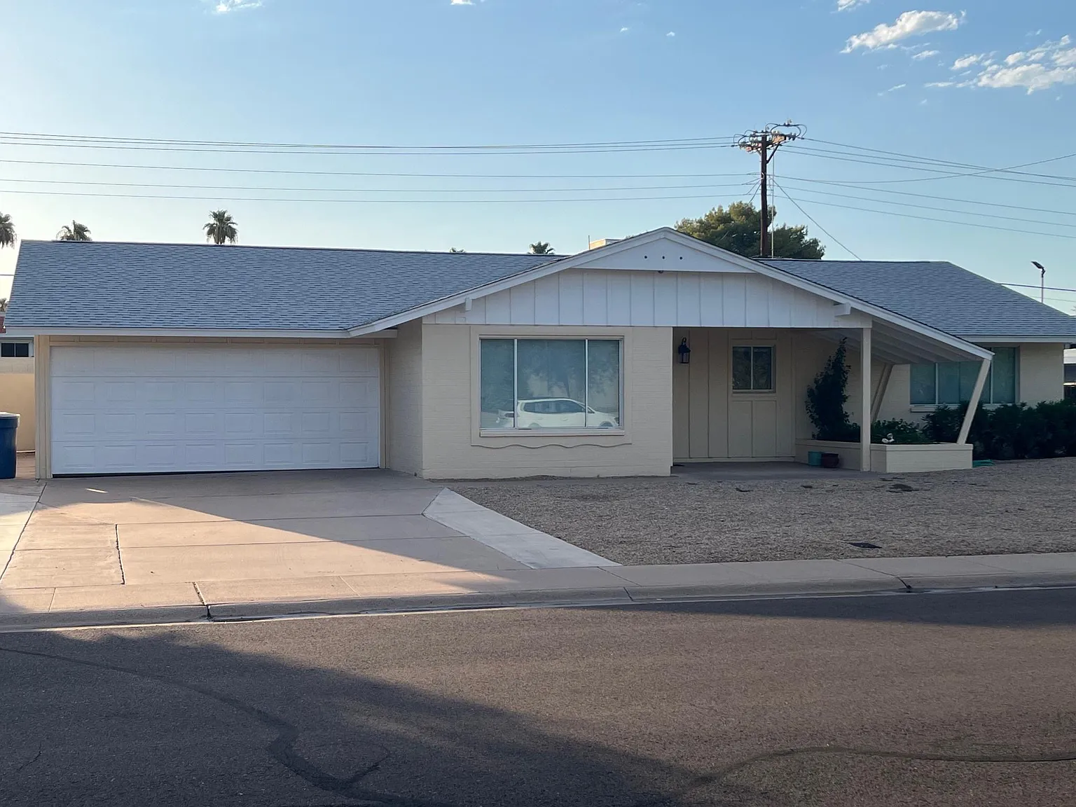 1625 N Sunset Dr — Photo 2