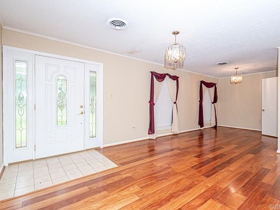 4th image of 1014 W Daniels St
