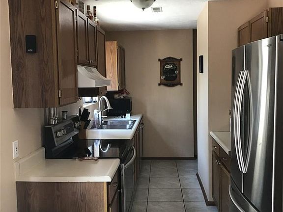3rd image of 3893 Emily Ln #42