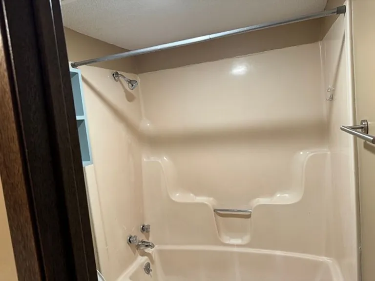 731-735 E Stadium Dr — Photo 16