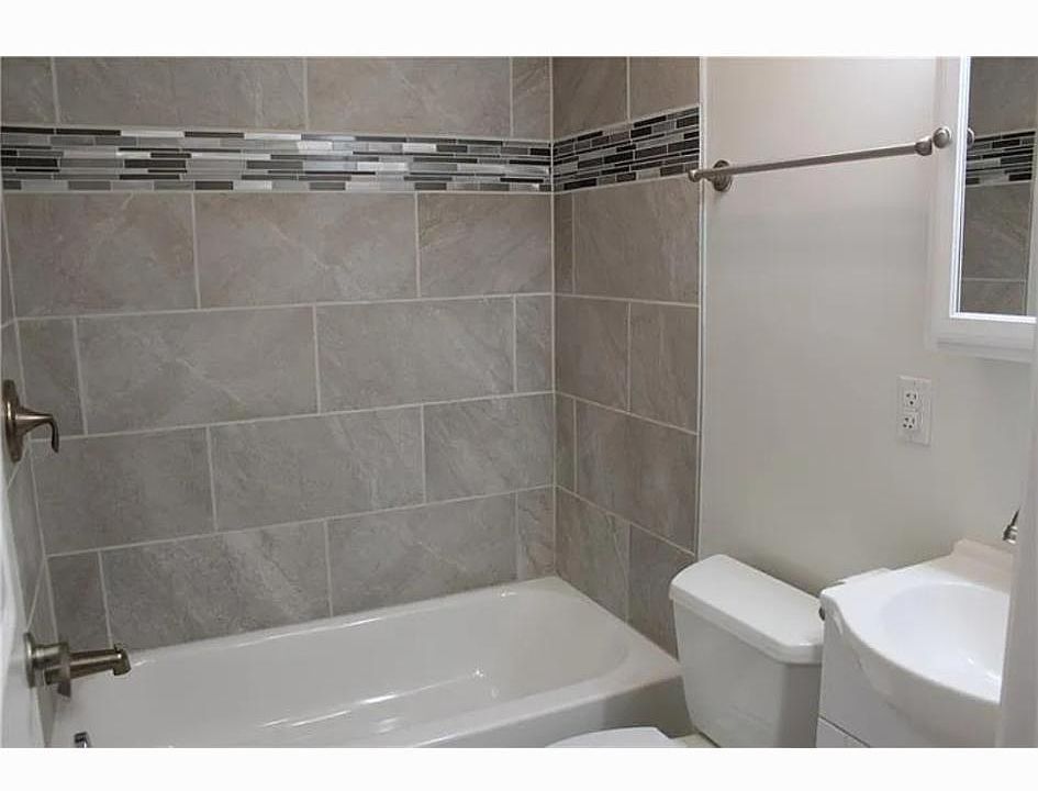2nd image of 1013 Broughton Rd