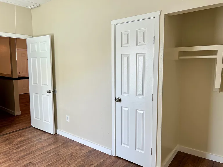 1023 E Haskell St — Photo 14